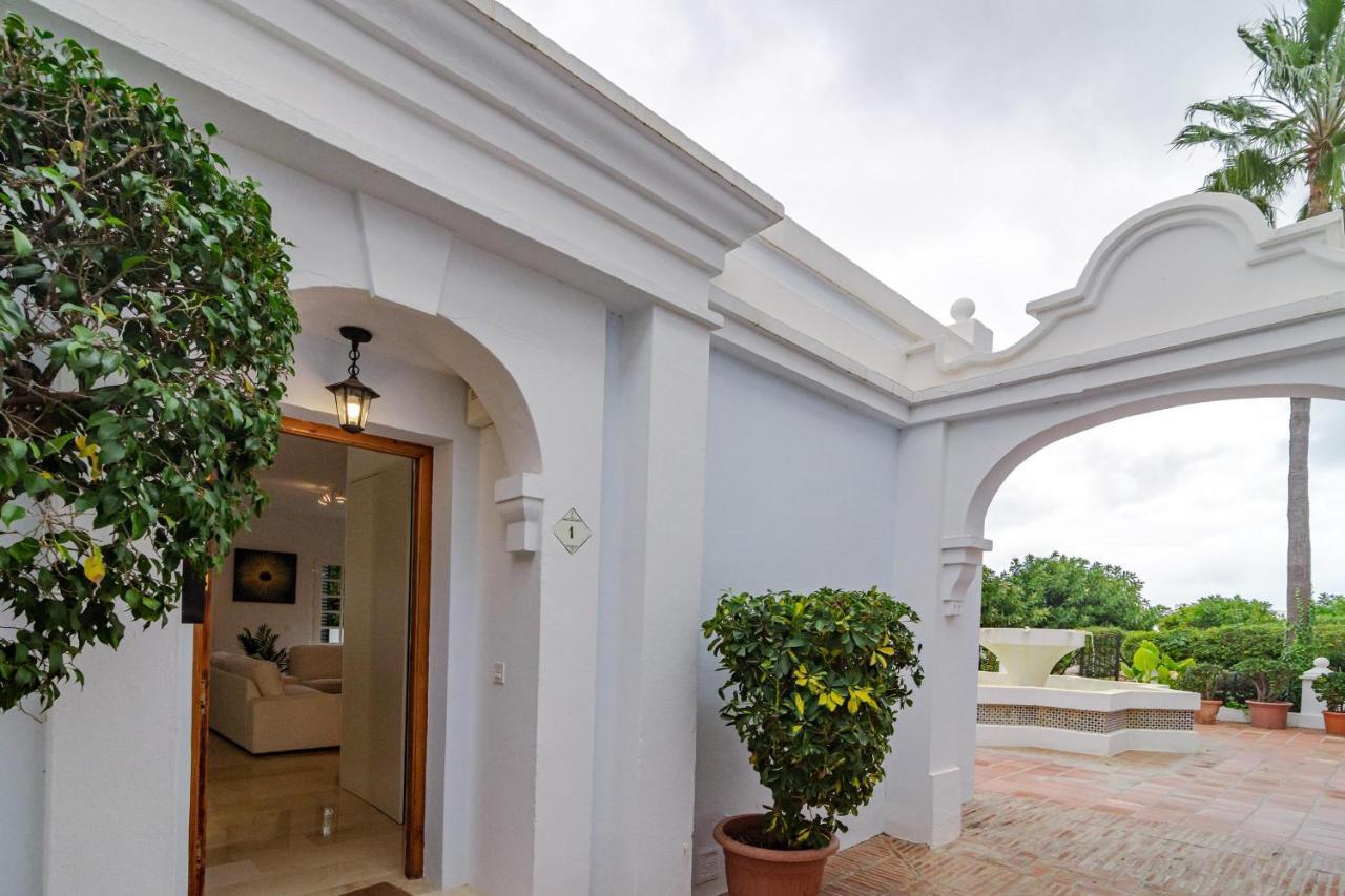 Charming And Modern 3-Bedroom Duplex In Aloha Pueblo With Mountain Views Marbella Exterior photo